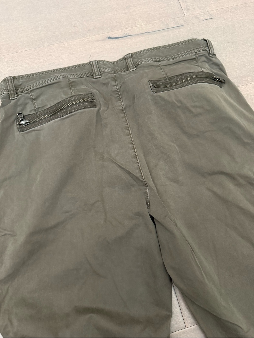 John Varvatos USA Men's Olive Cargo Utility Zip Pocket Pants, Size 33 - Picture 7 of 15